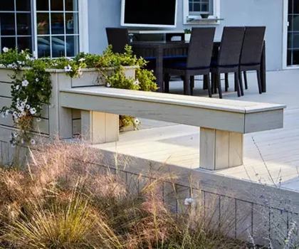Deck designer: Light colored built-in bench with large attached planter